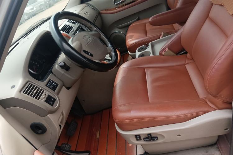 Used Kia Carnival 2006 2.7L GLS-2