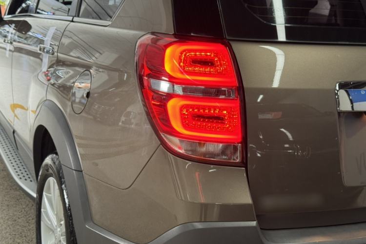 Used Chevrolet Captiva 2017 2.4L 4x4 Flagship Edition 7-Seater
