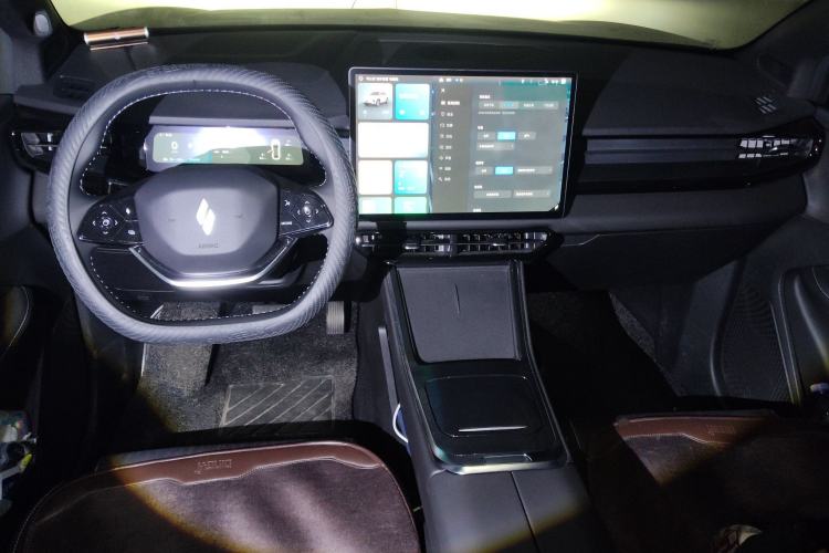 Used Livan 7 2024 450km Executive Version
