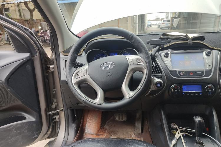 Used Hyundai ix35 2013 2.0L Automatic Two-Wheel Drive Smart GLS China IV Standard
