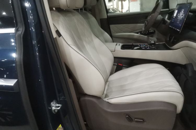 Used Denza D9 2022 DM-i 970 Four-Wheel Drive Flagship Model
