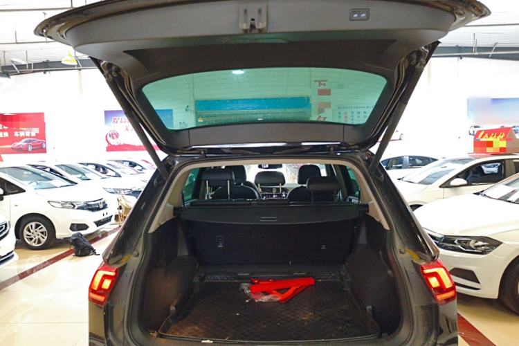 Used Volkswagen Tiguan L 2019 Revised 330TSI Automatic Two-Wheel Drive Smart & Luxury Edition China VI Standard Trunk