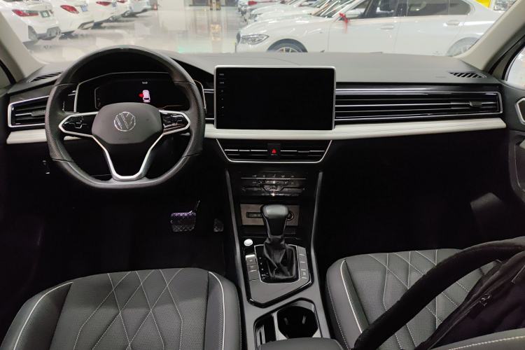 Used Volkswagen Tiguan L 2023 330TSI Automatic Two-Wheel Drive Smart Edition Center Console