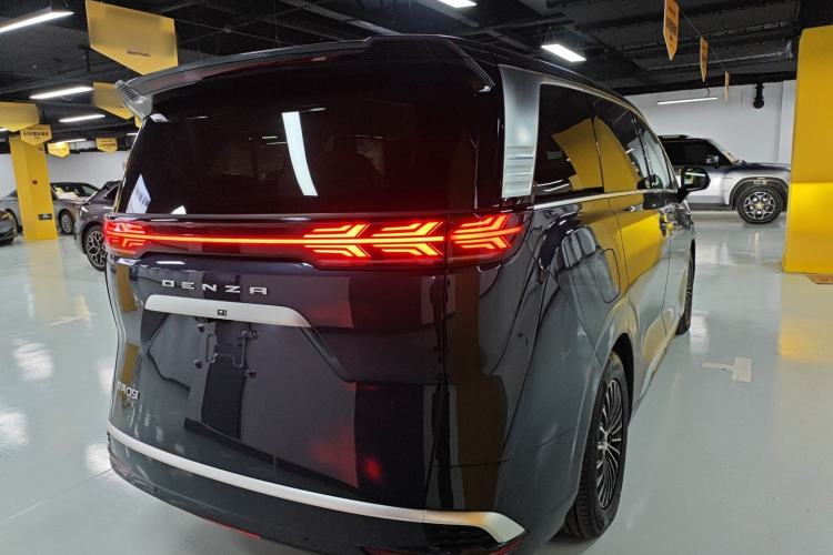 Used Denza D9 2025 DM-i Intelligent Drive 1020 Four-Wheel Drive Flagship Model
