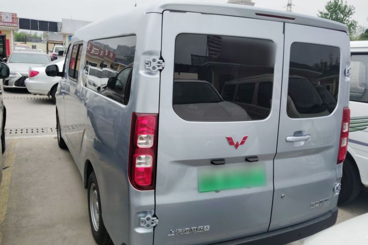 Used Wuling Yangguang 2024 300KM Comfort Version Passenger Van 75kW Rear Left 45 Deg