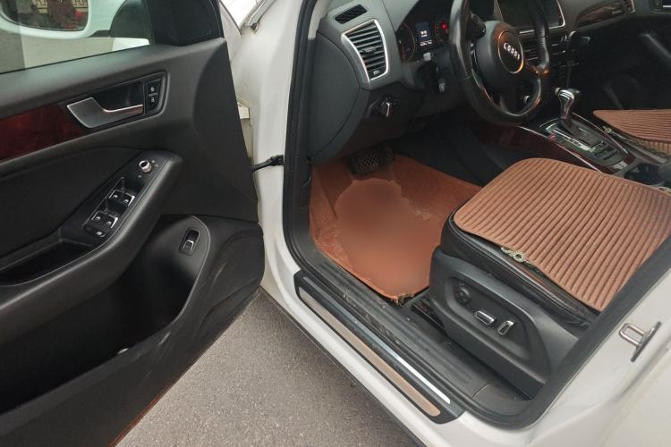 Used Audi Q5 2013 40 TFSI Technology Edition Driver Seat