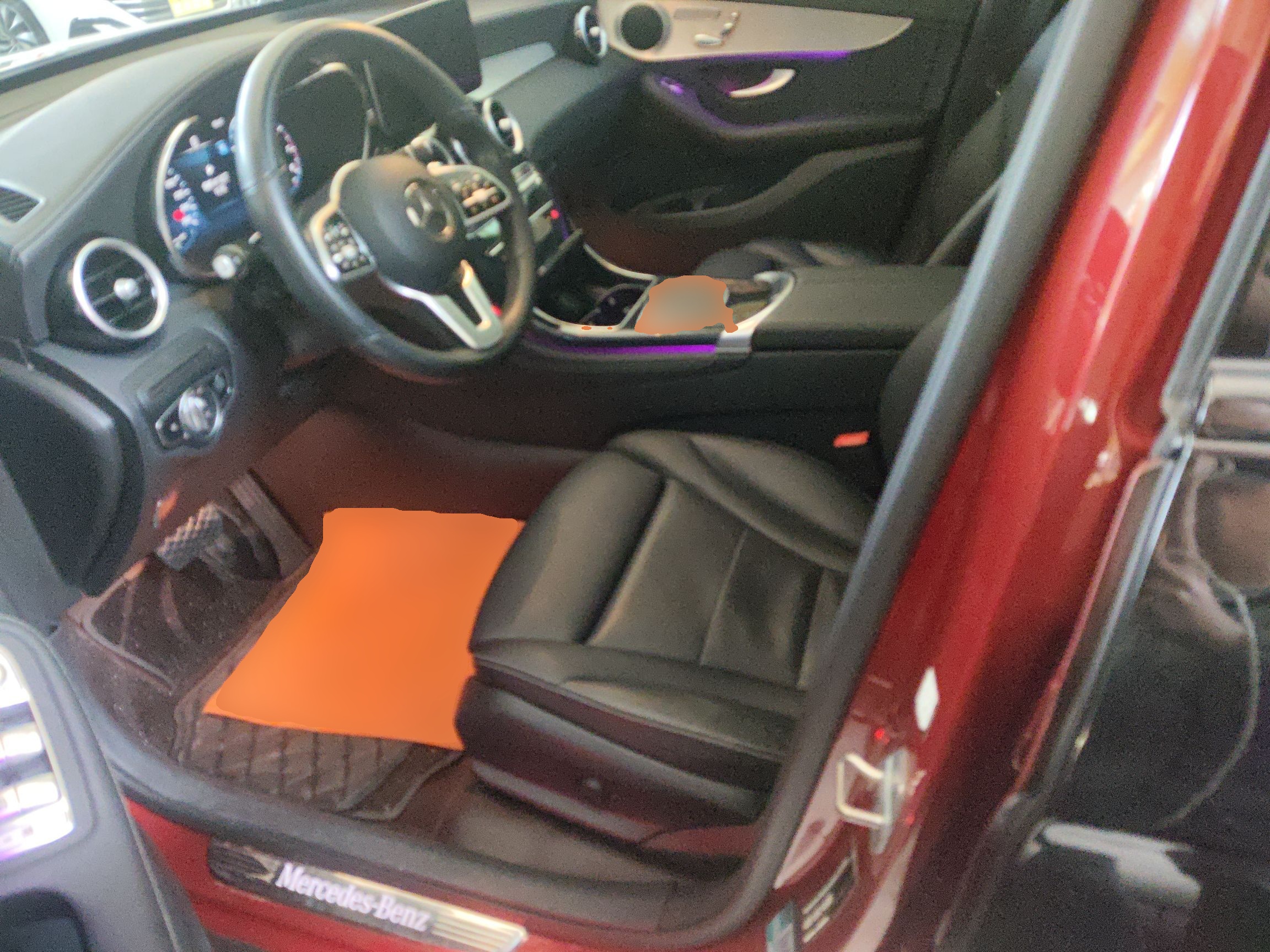 المقاعد الأمامية داخل السيارة