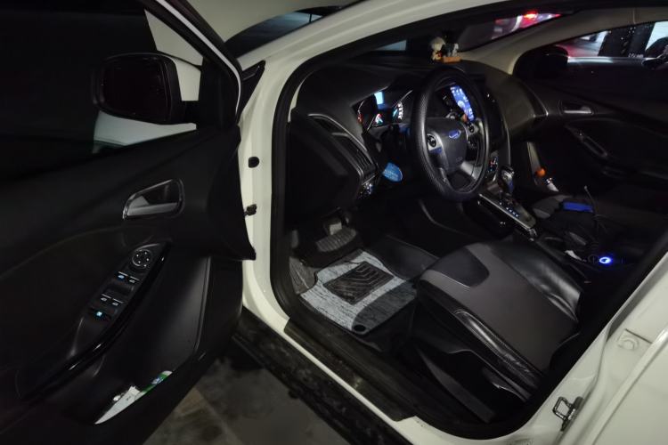 Used Ford Focus 2012 Hatchback 1.6L Automatic Fashion Edition