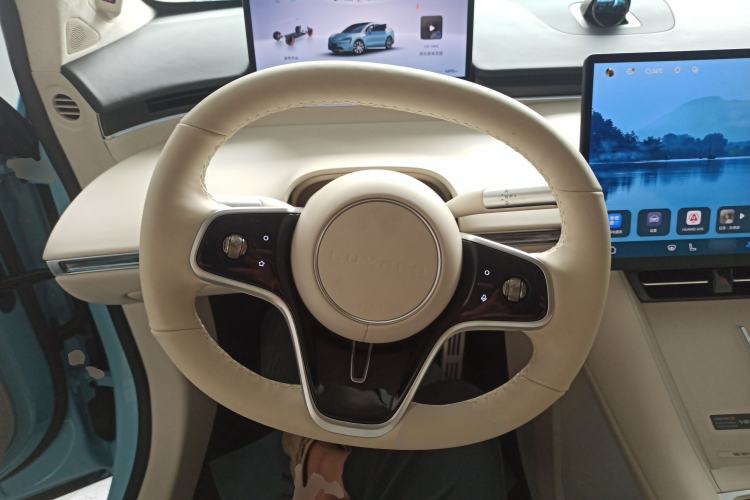 Used Hima Luxeed R7 2025 Range-Extended Version 251 km Max Steering Wheel