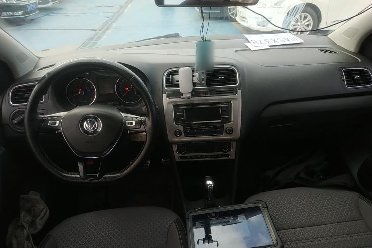 Used Volkswagen Polo 2014 1.6L Cross Polo Automatic Center Console