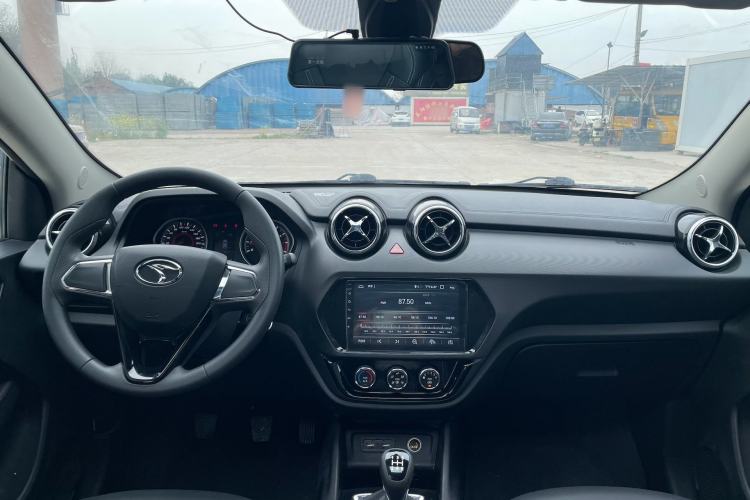 Used Soueast DX3 2022 1.5L Manual Luxury Version Interior 4