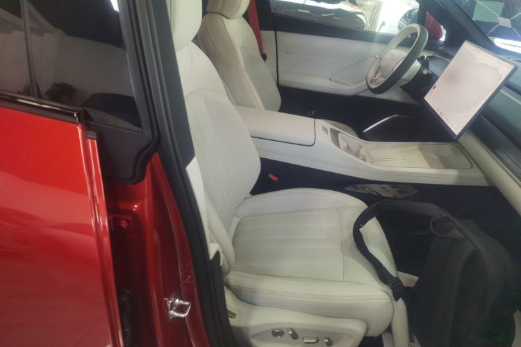 Used ONVO L60 2024 60 kWh All-Wheel Drive Right Front Seat