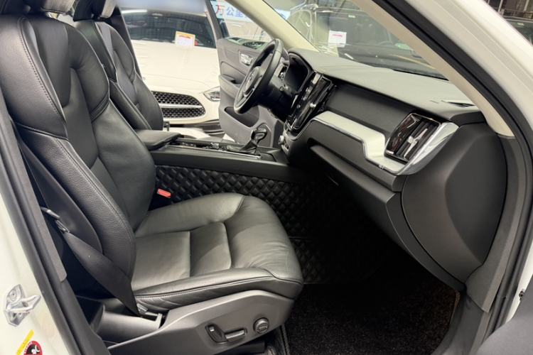 Used Volvo XC60 2019 T5 4x4 Smart Edition China VI Standard