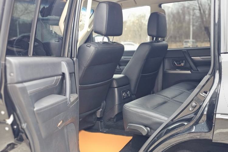 Used Mitsubishi Pajero 2016 3.0L Automatic Prestige Version China V Standard