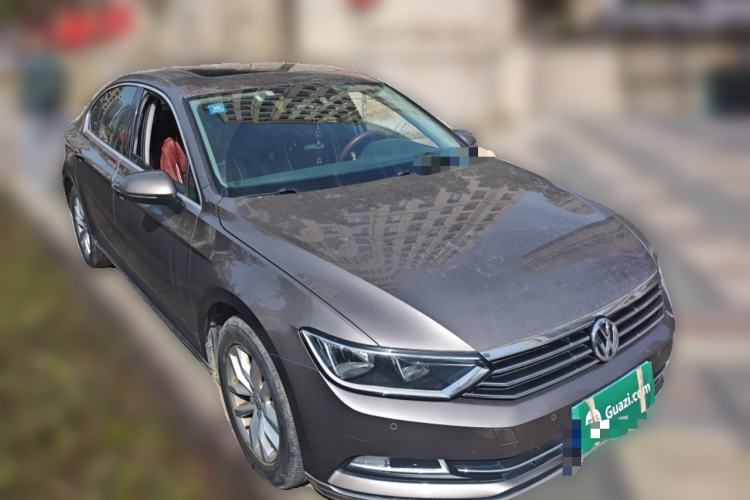 Used Volkswagen Magotan 2017 280TSI DSG Comfort Model Front Right 45 Deg