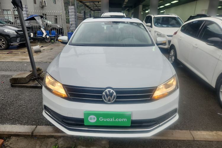 Used Volkswagen Sagitar 2015 1.6L Manual Comfort Model Front