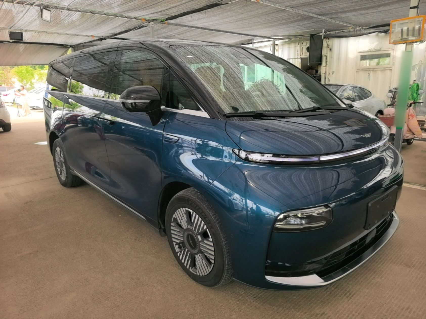 Geely Galaxy LEVC L380 2024 140-Degree 6-Seater All-Wheel-Drive Ultra — снимка 3