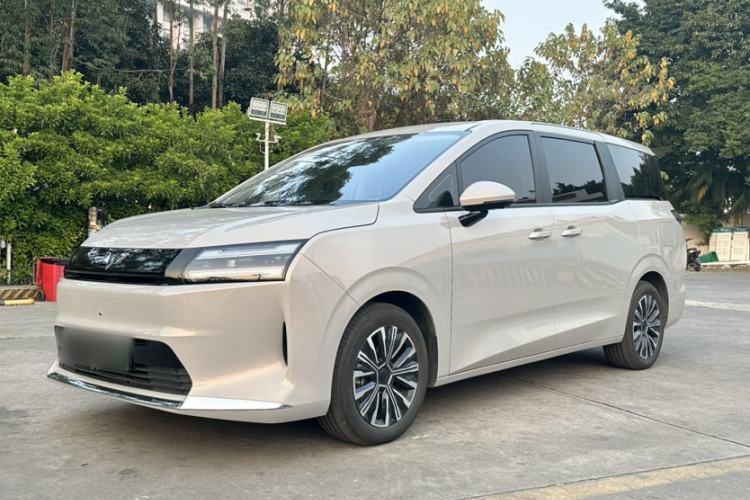 Used Wuling Starlight 730 2025 Model Pure Electric 500km Luxury Edition