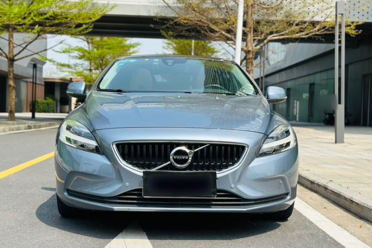 Used Volvo V40 2017 T3 Zhiyi Edition
