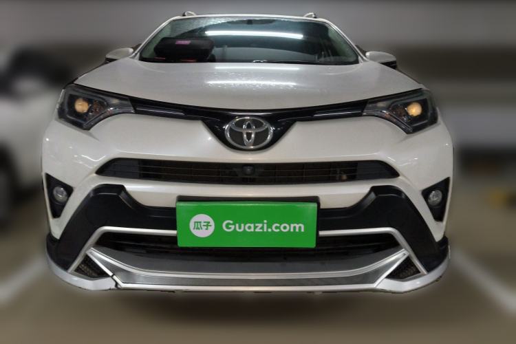 Used Toyota RAV4 2016 2.0L CVT Two-Wheel Drive Fashion Edition China V Standard
