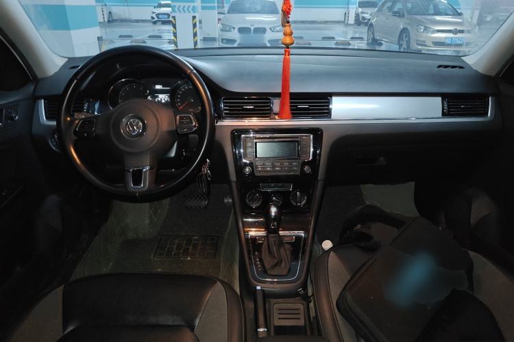 Used Volkswagen Bora 2015 Value Edition 1.6L Automatic Comfort Version Center Console