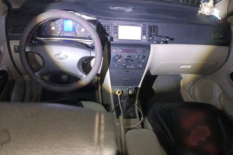 Used Geely Auto Vision 2015 1.5L Manual Entry-Level Model Center Console
