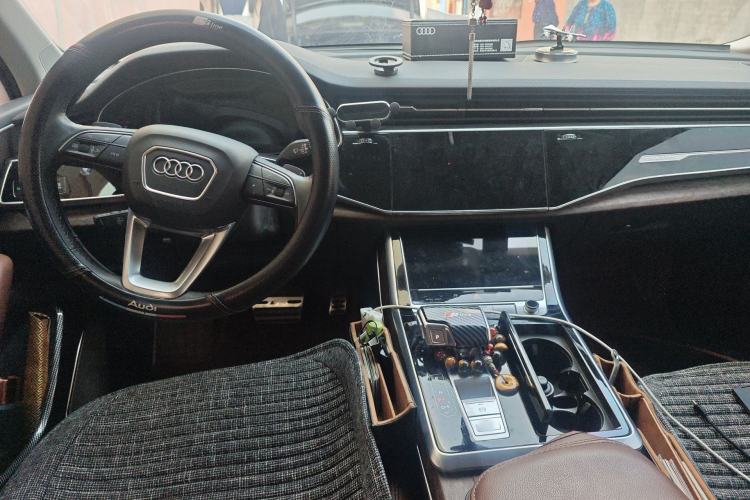 Used Audi Q7 2022 55 TFSI quattro S line Sport model
