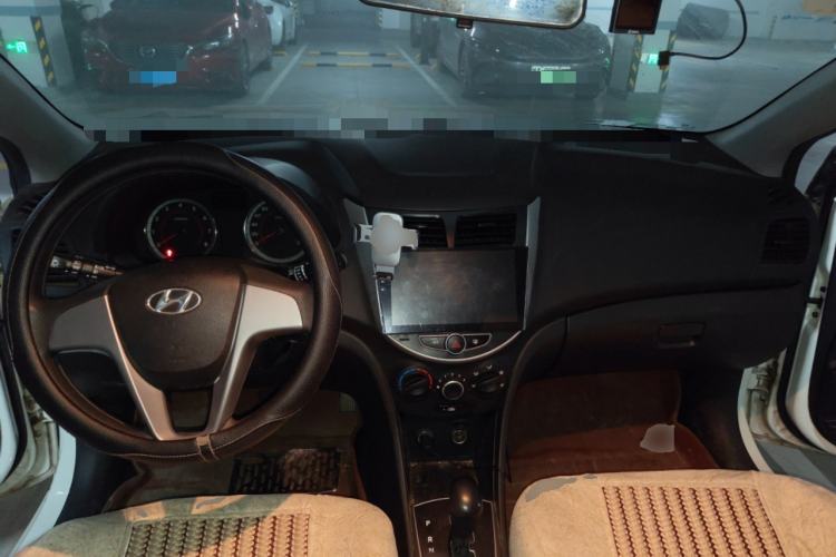 Used Hyundai Verna Ray 2014 1.4L Automatic GLX
