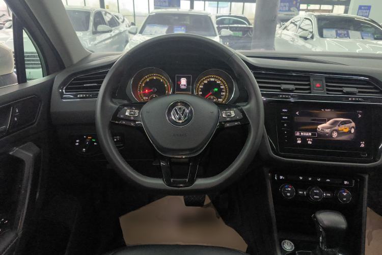 Used Volkswagen Tiguan L 2019 Updated Version 330TSI Automatic Two-Wheel Drive Panoramic Comfort Edition China VI Standard