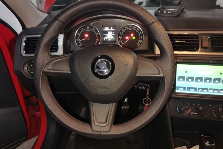 Used Skoda Rapid Spaceback 2016 Revised 1.6L Automatic Chuanxing Version Steering Wheel
