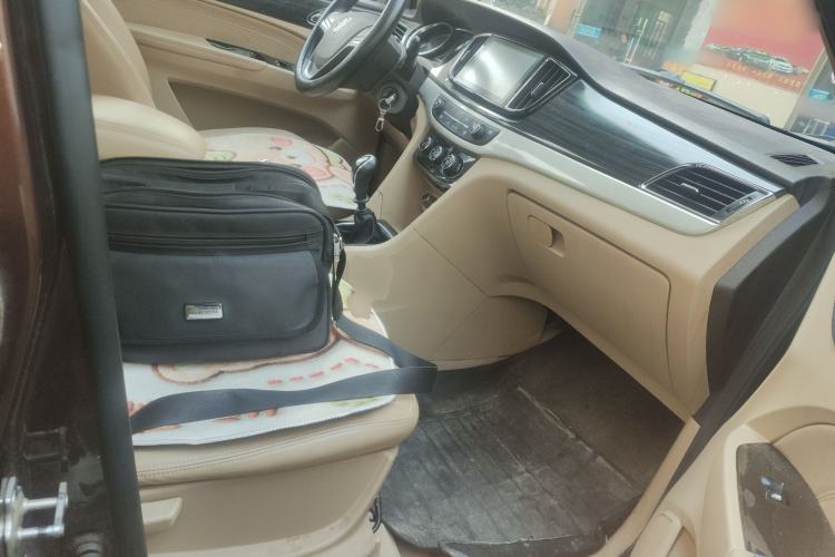 Used Baojun 730 2016 1.5T Manual Comfort Version 7 Seats