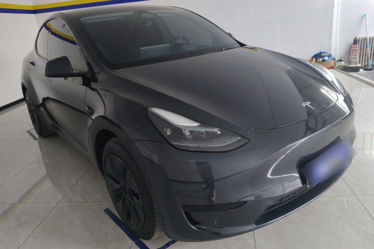 Used Tesla Model Y 2023 Rear-Wheel-Drive Version Front Right 45 Deg