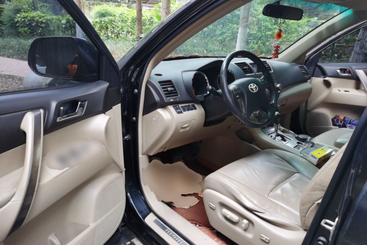 Used Toyota Highlander 2012 2.7L Two-Wheel Drive 7-Seater Luxury Edition Driver Seat