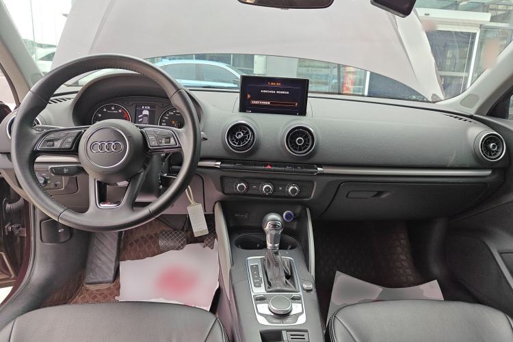 Used Audi A3 2020 Restyled Sportback 35 TFSI Entry-Level China VI Emission Standard Center Console