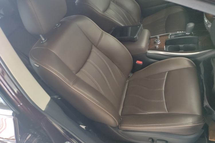 Used Infiniti QX60 2014 2.5 S/C Hybrid Two-Wheel Drive Excellence Edition Right Front Seat