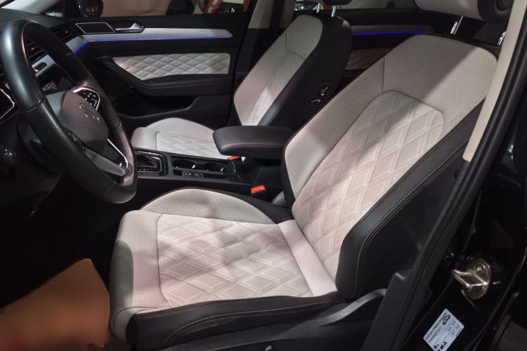 Used Volkswagen Magotan 2023 2 Million Units Limited Edition 330TSI DSG Leading Version Interior 1