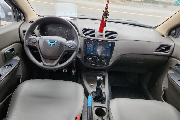 Used Wuling Hongguang 2014 1.5L Base Version Center Console