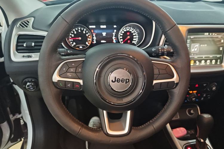 Used Jeep Compass 2017 200T Automatic Family Edition Steering Wheel