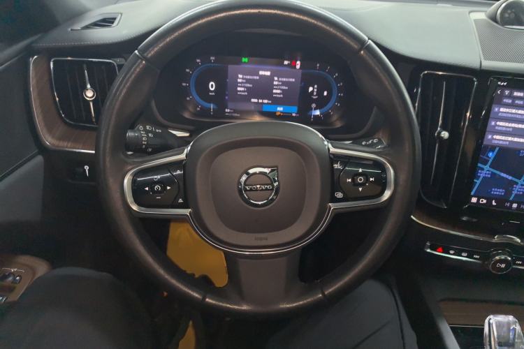 Used Volvo XC60 2022 B5 4x4 Smart Luxury Edition