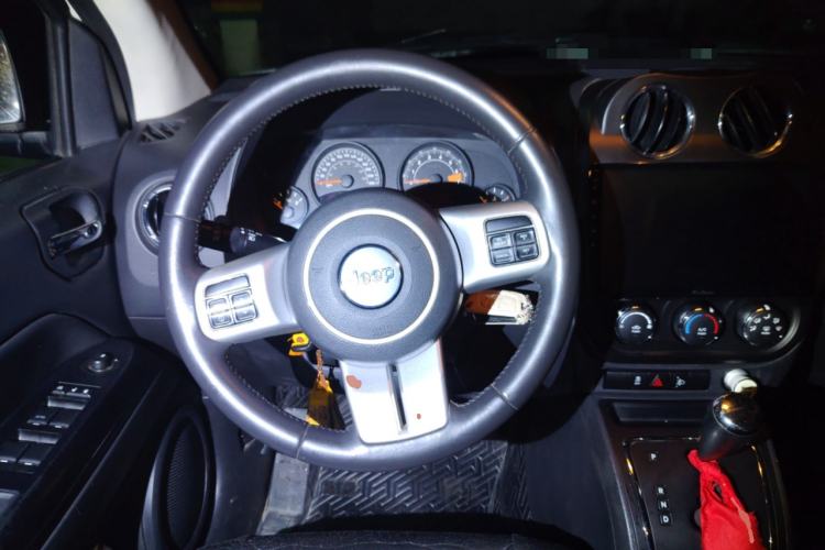 Used Jeep Compass 2014 2.4L four-wheel drive sport version