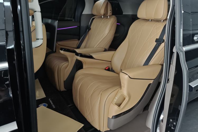 Used Denza D9 2022 DM-i 970 Four-Wheel Drive Prestige Model Left Rear Seat