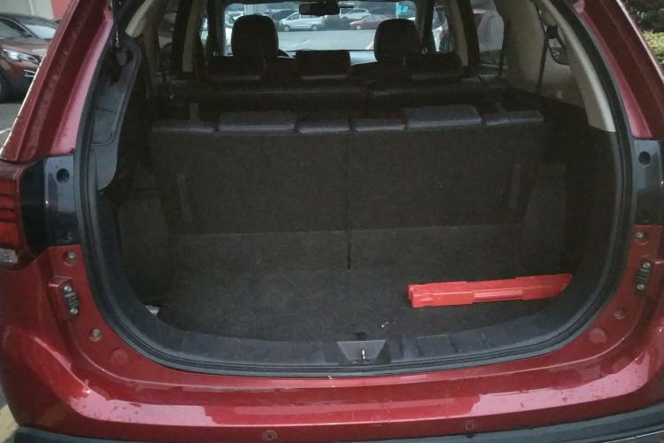 Used Mitsubishi Outlander 2016 2.4L 4x4 Luxury Edition 7-Seater Trunk