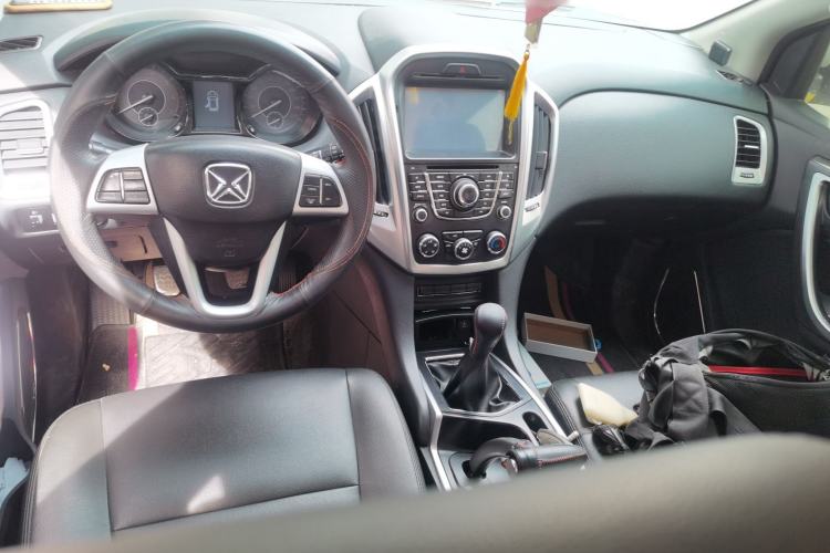 Used JMC Yusheng S350 2013 2.0T Manual 4x4 Gasoline Ultra-Luxury 5-Seater Center Console