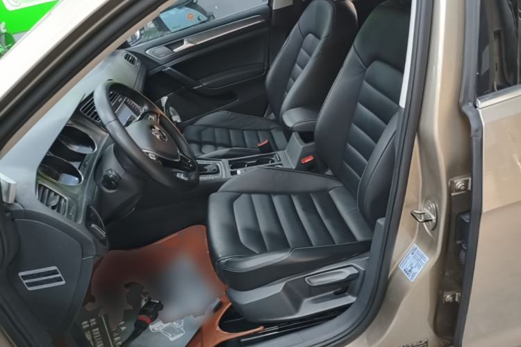 Used Volkswagen Golf 2015 1.4TSI Automatic Luxury Model Left Front Seat