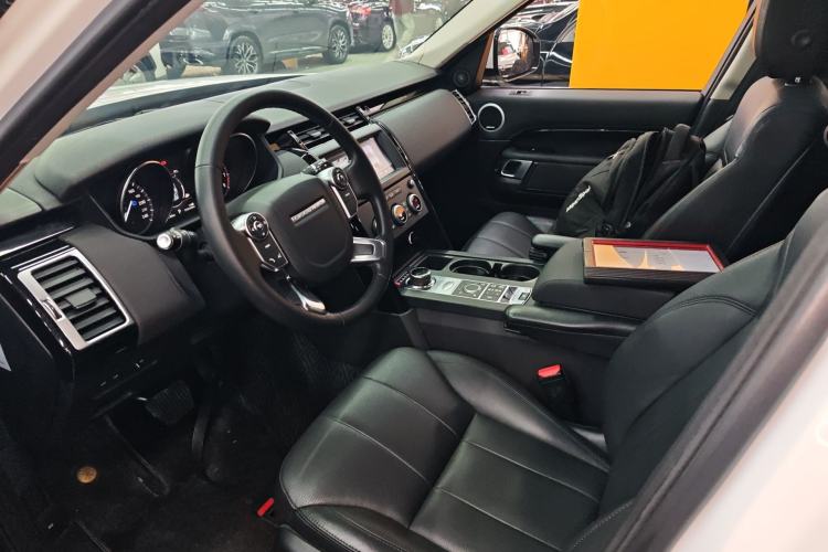 Used Land Rover Discovery 2018 3.0 SC V6 SE Left Front Seat