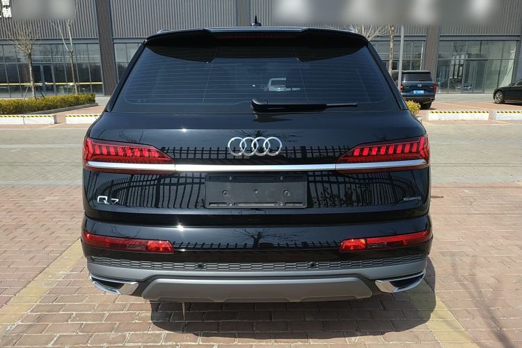 Used Audi Q7 2023 45 TFSI quattro S line Sport model
