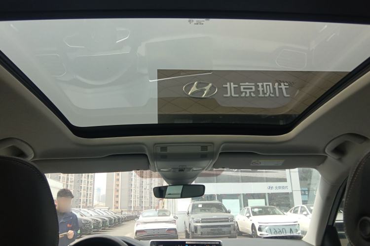 Used Volkswagen Tayron 2024 300TSI Two-Wheel-Drive Luxury Plus Advanced Version Headliner