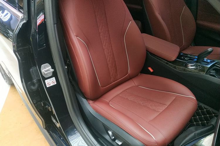 Used BMW 5 Series 2022 Second Facelift 525Li M Sport Package Right Front Seat