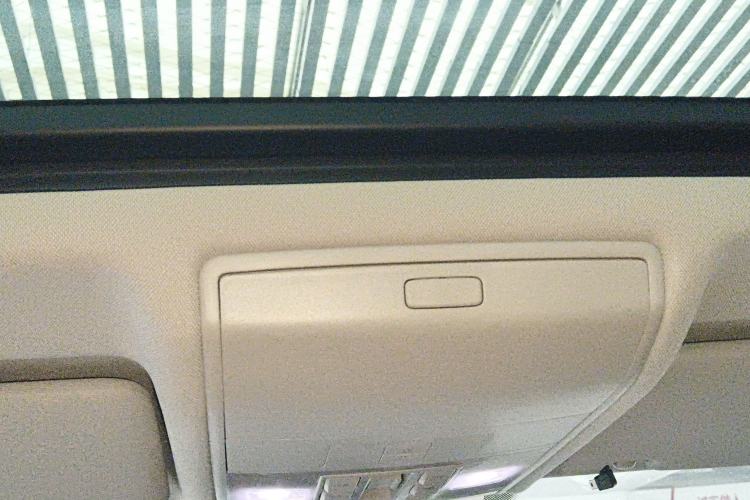 Used Volkswagen Tiguan L 2019 280TSI Automatic Two-Wheel Drive Panoramic Comfort Edition China V Standard Headliner