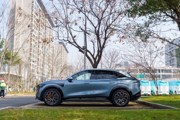 Used Zeekr 7X 2025 100 kWh Long-Range Rear-Wheel Drive with Intelligent Driving Features
